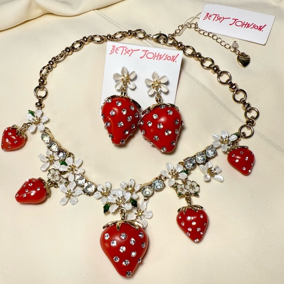 Betsey Johnson NWT Strawberry Earrings Crystal Lilly Flower Dangle Red & White - Picture 10 of 10